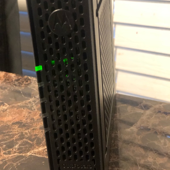Motorola SURFboard SB6120, DOCSIS 3.0 Cable Modem - Picture 12 of 14